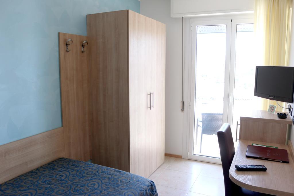 Hotel Levante Беллария-Иджеа-Марина Экстерьер фото